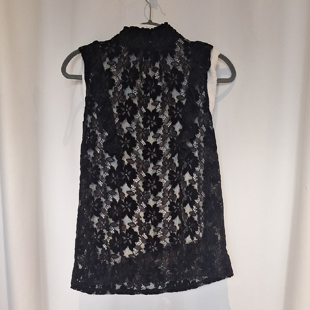 Cable & Gauge Sheer Black Floral Lace And Velvet  Sleeveless Blouse Size M